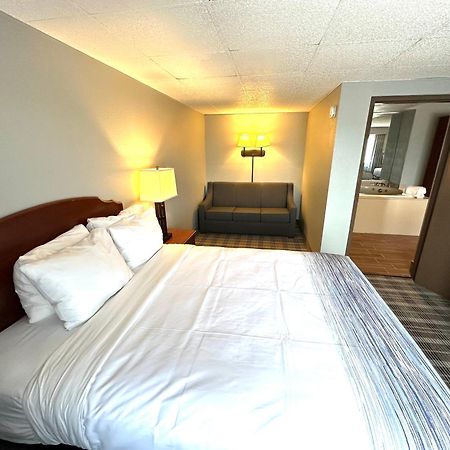 Americinn & Suites By Wyndham Baraboo Event Center Dış mekan fotoğraf
