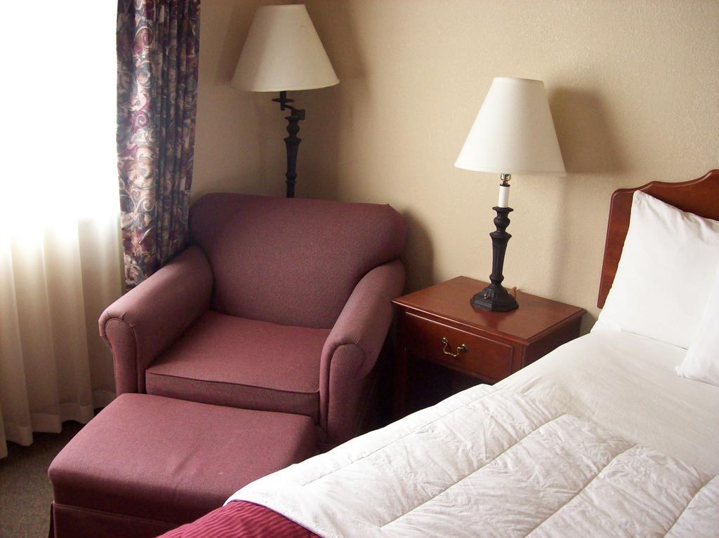 Americinn & Suites By Wyndham Baraboo Event Center Dış mekan fotoğraf