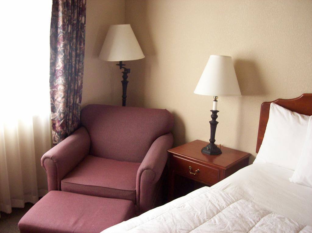 Americinn & Suites By Wyndham Baraboo Event Center Dış mekan fotoğraf