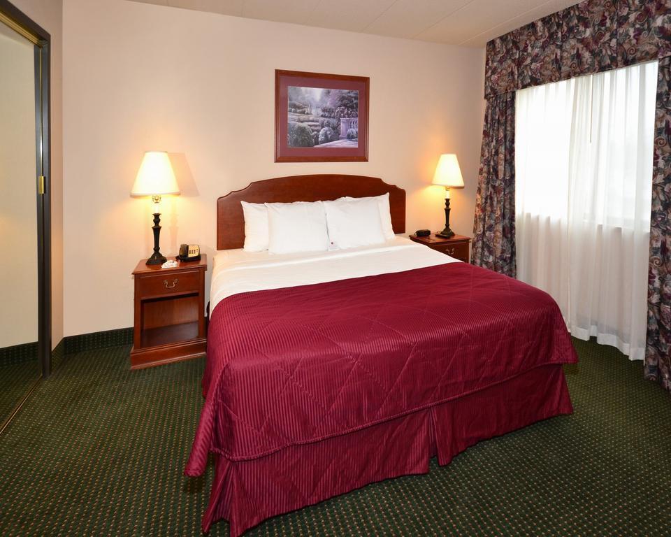 Americinn & Suites By Wyndham Baraboo Event Center Dış mekan fotoğraf
