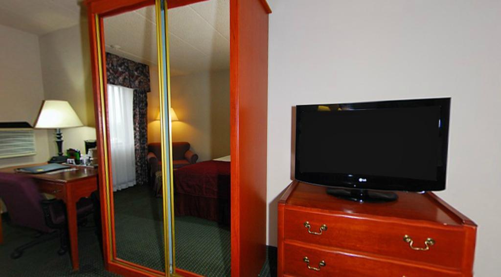 Americinn & Suites By Wyndham Baraboo Event Center Dış mekan fotoğraf