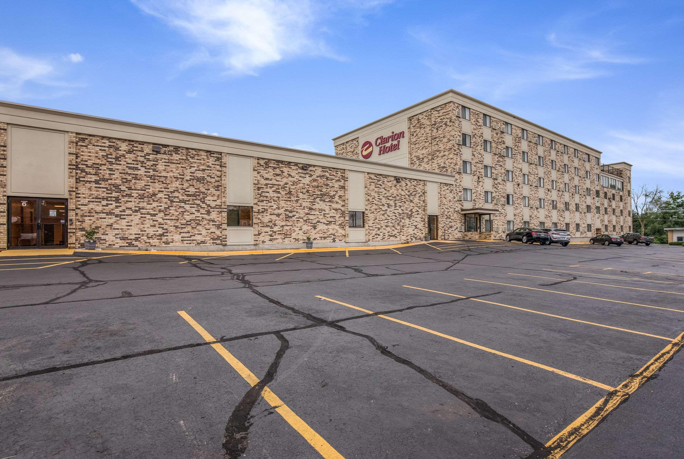 Americinn & Suites By Wyndham Baraboo Event Center Dış mekan fotoğraf