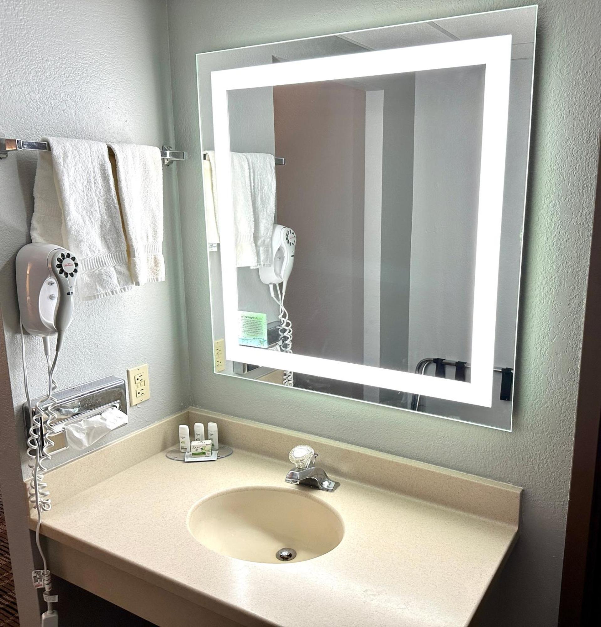 Americinn & Suites By Wyndham Baraboo Event Center Dış mekan fotoğraf